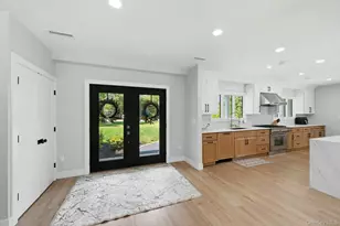 7 Fleet Ct, Northport, NY 11768 - Photo 5