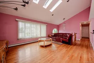 48 Meadow Ln, Hicksville, NY 11801 - Photo 5