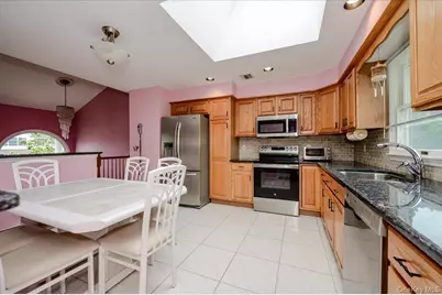 48 Meadow Lane, Hicksville, NY 11801 - Photo 7