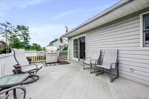48 Meadow Ln, Hicksville, NY 11801 - Photo 21