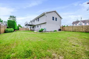 48 Meadow Ln, Hicksville, NY 11801 - Photo 23