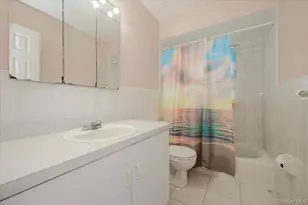 48 Meadow Ln, Hicksville, NY 11801 - Photo 17