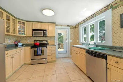 1825 Main Bayview Road, Southold, NY 11971 - Photo 11