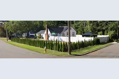 21 Locust Avenue, Amityville, NY 11701 - Photo 3