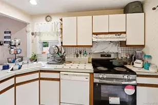 5 Putnam Pl, Huntington Station, NY 11746 - Photo 17