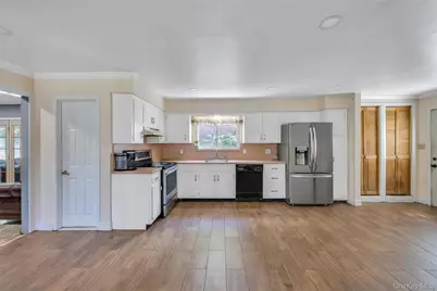 99 Schneider Lane, Hauppauge, NY 11788 - Photo 27