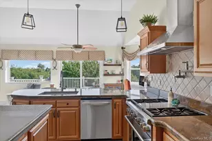 266 Clinton Ave, Patchogue, NY 11772 - Photo 9