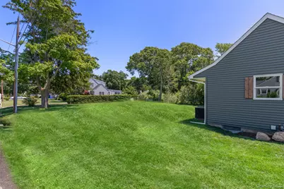 90 Sunrise Avenue, Riverhead, NY 11901 - Photo 5