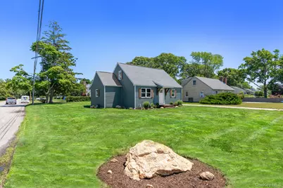 90 Sunrise Avenue, Riverhead, NY 11901 - Photo 3