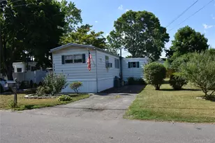 116 Lincoln Ave, Holbrook, NY 11741 - Photo 3