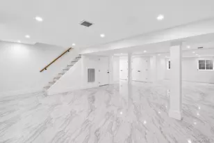 37 Beverly Dr, Albertson, NY 11507 - Photo 23