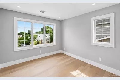 37 Beverly Drive, Albertson, NY 11507 - Photo 17