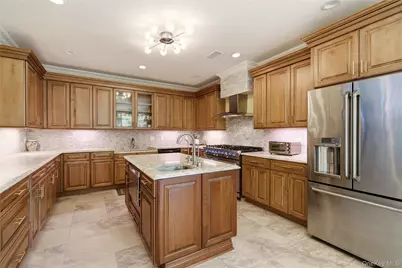 323 Baltustrol Circle, Roslyn, NY 11576 - Photo 11