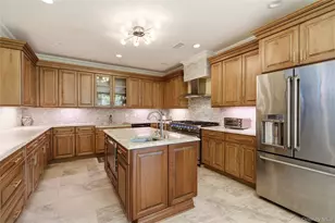 323 Baltustrol Cir, Roslyn, NY 11576 - Photo 11