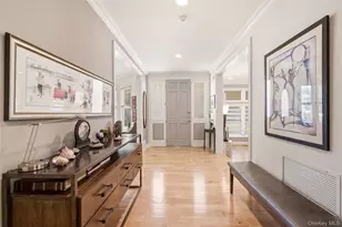 323 Baltustrol Cir, Roslyn, NY 11576 - Photo 3
