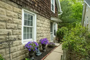 24 Youngs Hill Rd, Huntington, NY 11743 - Photo 17