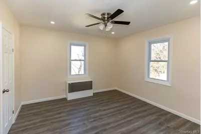 13 Knoll Place, Glen Cove, NY 11542 - Photo 9