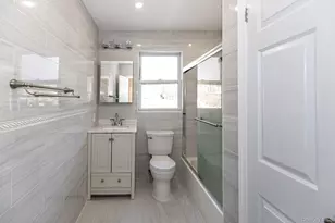 13 Knoll Pl, Glen Cove, NY 11542 - Photo 11