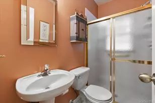 96 Plainview Rd, Woodbury, NY 11797 - Photo 33