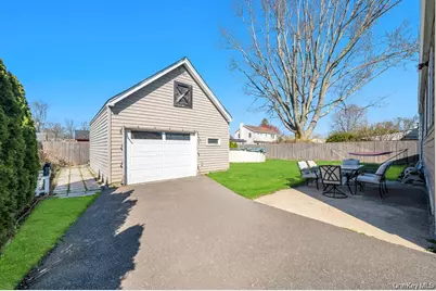 28 Saint Joseph Avenue, Ronkonkoma, NY 11779 - Photo 5