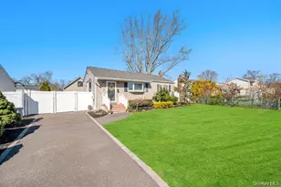 28 St Joseph Ave, Ronkonkoma, NY 11779 - Photo 3