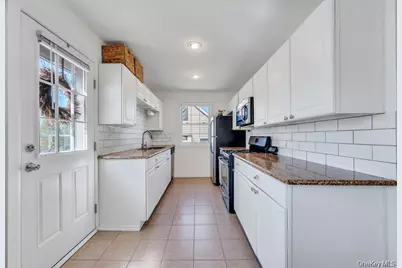 28 Saint Joseph Avenue, Ronkonkoma, NY 11779 - Photo 15
