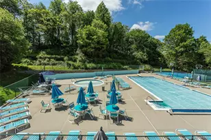104 W Woodlake Dr, Woodbury, NY 11797 - Photo 31