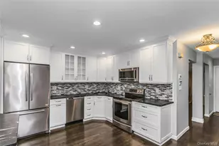 104 W Woodlake Dr, Woodbury, NY 11797 - Photo 5