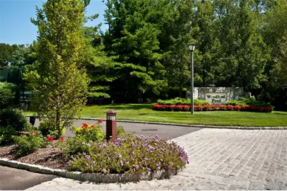 104 W Woodlake Drive, Woodbury, NY 11797 - Photo 41