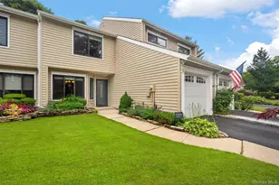 4 Hidden Pines Way, Bohemia, NY 11716 - Photo 3