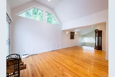 127 Wooleys Lane, Great Neck, NY 11023 - Photo 7