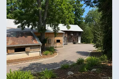 386 Bread and Cheese Hollow Road, Northport, NY 11768 - Photo 3