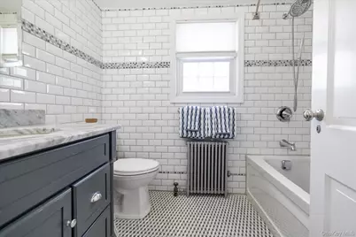 41 Hart Street, Lynbrook, NY 11563 - Photo 21