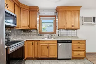 70 Avenue A, Holbrook, NY 11741 - Photo 3