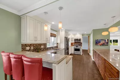 236 Westlake Drive, Valhalla, NY 10595 - Photo 5