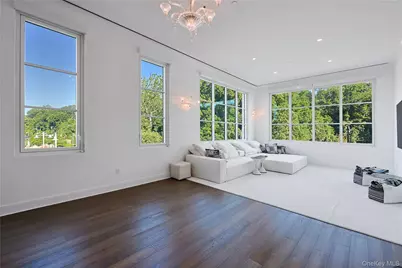 100 Garvies Point Road #1024, Glen Cove, NY 11542 - Photo 5