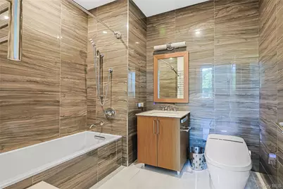 100 Garvies Point Road #1024, Glen Cove, NY 11542 - Photo 17