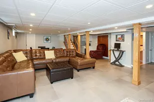 41 Cambria Rd, Syosset, NY 11791 - Photo 21