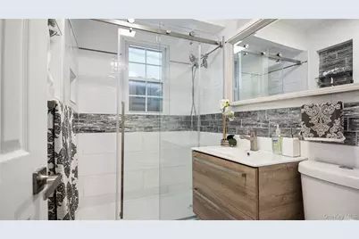 1634 N Gardiner Drive, Bay Shore, NY 11706 - Photo 15