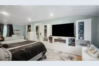 1634 N Gardiner Drive, Bay Shore, NY 11706 - Photo 19