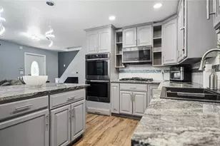 1634 N Gardiner Dr, Bay Shore, NY 11706 - Photo 9