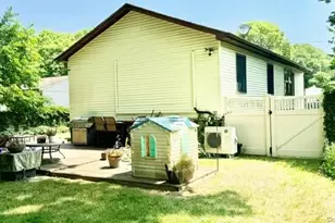 26 Robinwood St, Mastic, NY 11950 - Photo 15