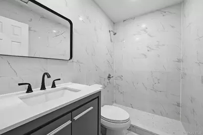 9 Harmony Lane, Glen Cove, NY 11542 - Photo 5