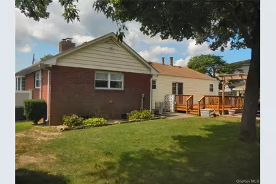 1005 Thompson Drive, Bay Shore, NY 11706 - Photo 33