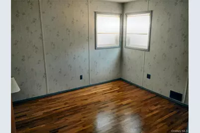 1005 Thompson Drive, Bay Shore, NY 11706 - Photo 25