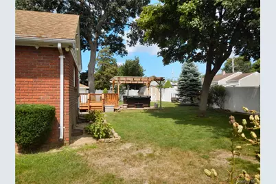 1005 Thompson Drive, Bay Shore, NY 11706 - Photo 31