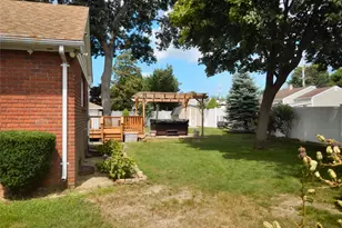 1005 Thompson Dr, Bay Shore, NY 11706 - Photo 31