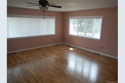 1005 Thompson Drive, Bay Shore, NY 11706 - Photo 13