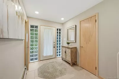 18 Nicole Court, Manorville, NY 11949 - Photo 3