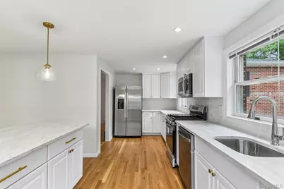 77 Andrew Street, Manhasset, NY 11030 - Photo 9